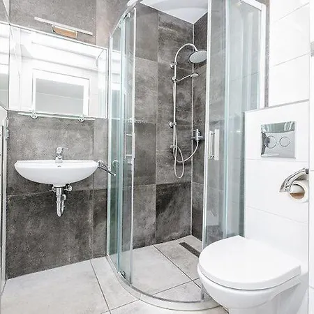 Comfortable, Large Villa, Casa vacanze