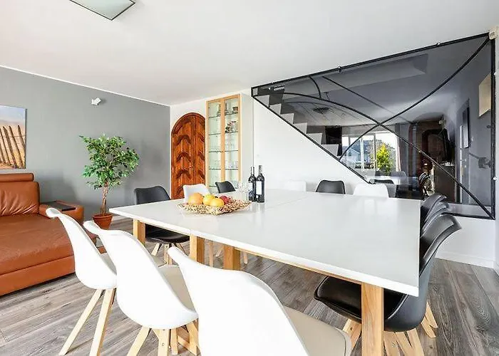 Grosse, Komfortable Mit Privatem Garten بيت للعطل