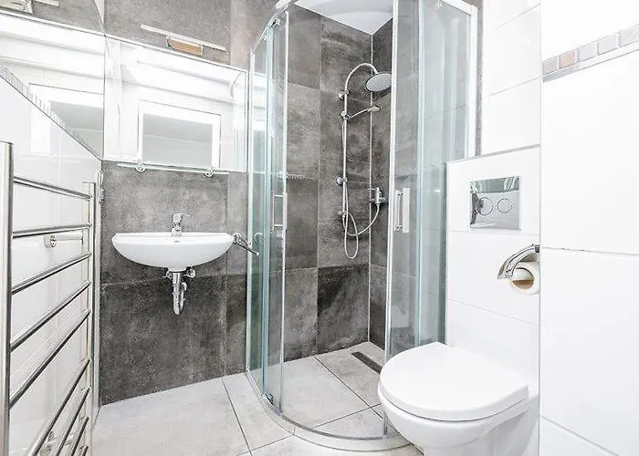 Grosse, Komfortable Mit Privatem Garten بيت للعطل